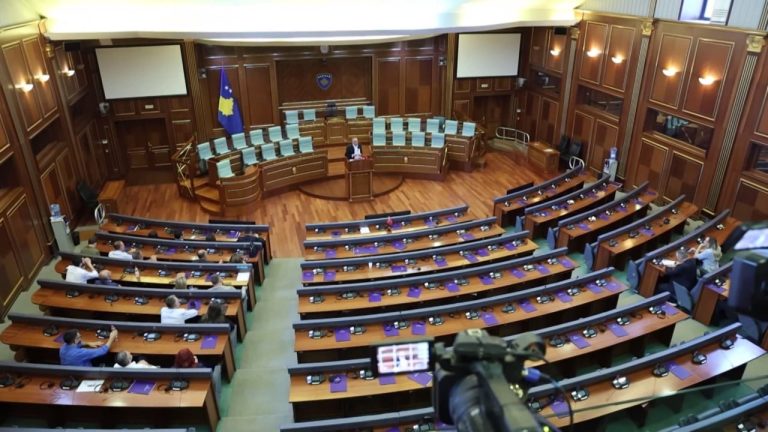 Kuvendi i Kosovës në bllokim, opozita akuzon Kurtin për zvarritje të konstituimit