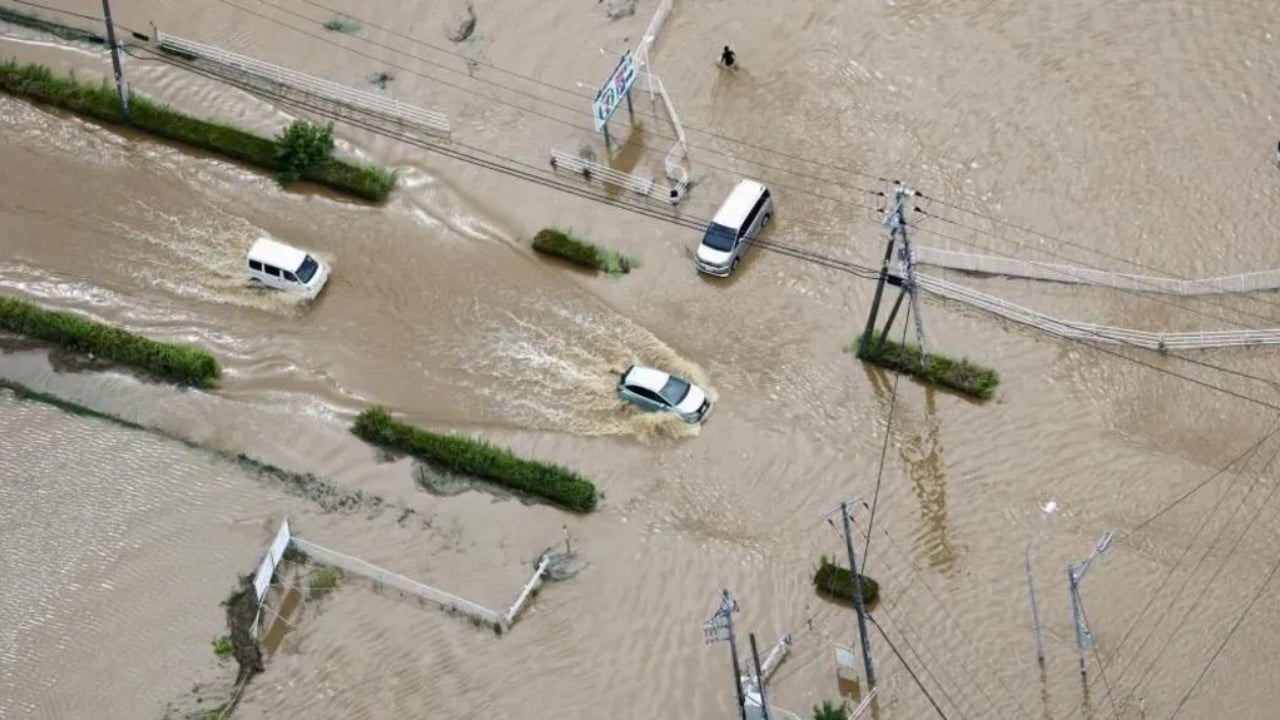 Përmbytje rekord në Japoni: 6 viktima në Chiba, mijëra pasagjerë të bllokuar në Narita