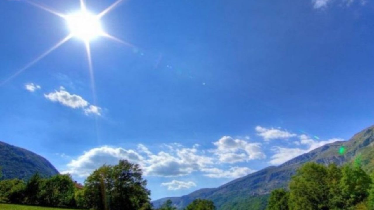 Shi dhe rënie temperaturash në fundjavë, të martën parashikohen shtrëngata në gjithë vendin