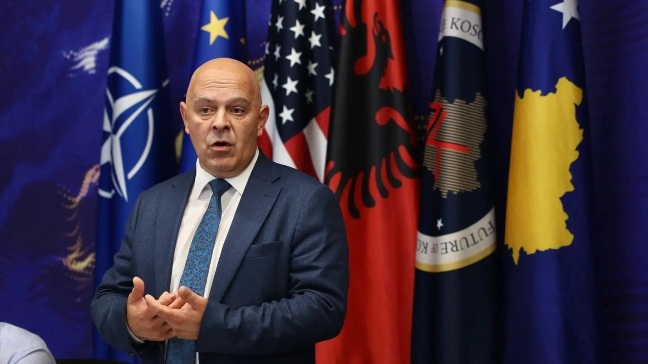 AAK refuzon ftesën e Albulena Haxhiut, Ardian Gjini: Po kërkoni alibi për zgjedhje