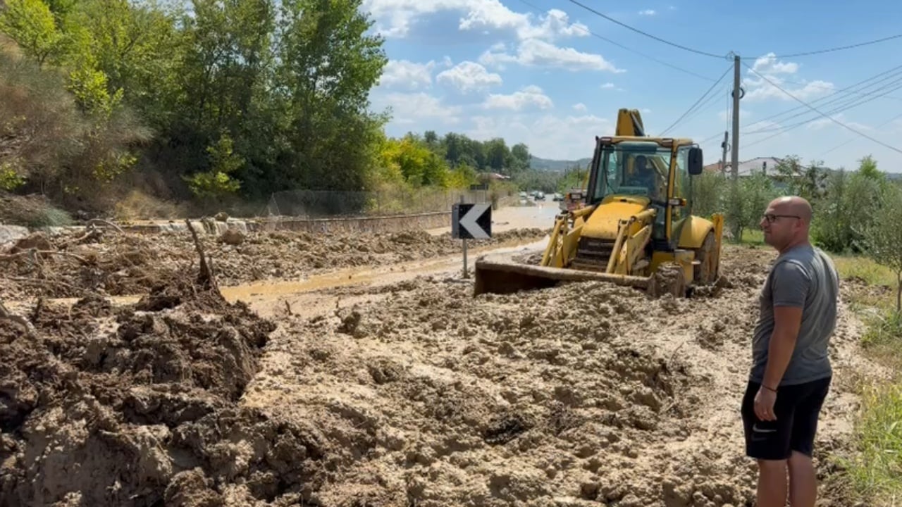 Çahet kanali “Naum Panxhi”, bllokohet aksi Elbasan-Cërrik dhe devijohet trafiku