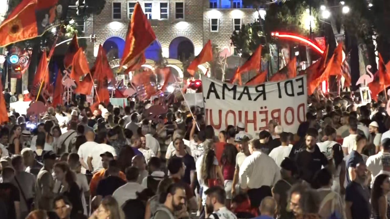 Protesta e 76-të para Kryeministrisë, diaspora i bashkohet marshimit në Tiranë