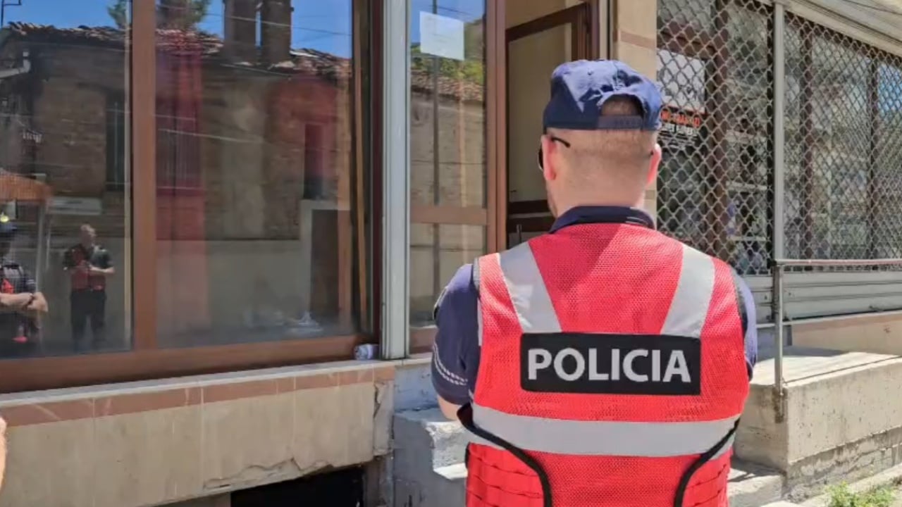Tentativë vrasjeje në një lokal në Elbasan, autori i dyshuar ende në kërkim