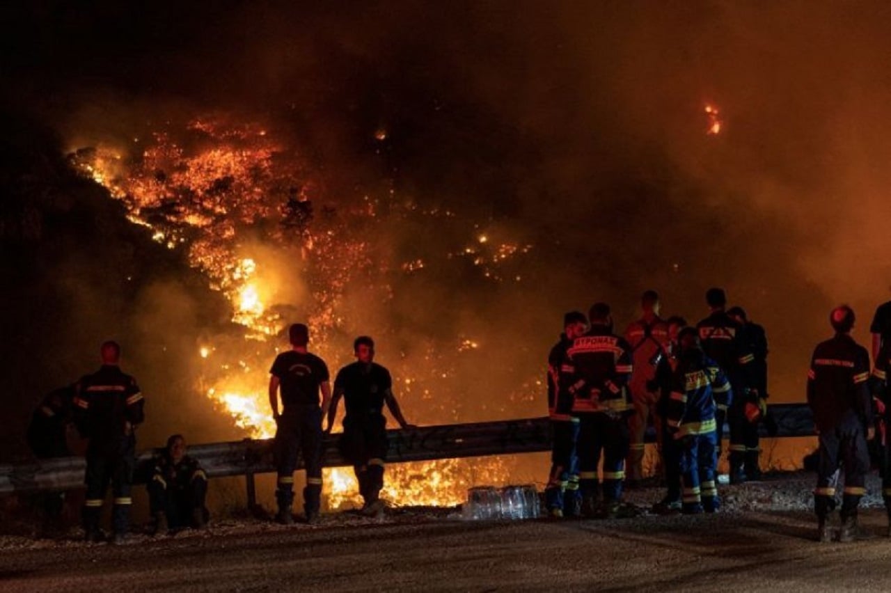 Zjarret përfshijnë Europën: Kroacia në alarm, qielli errësohet nga tymi në Greqi