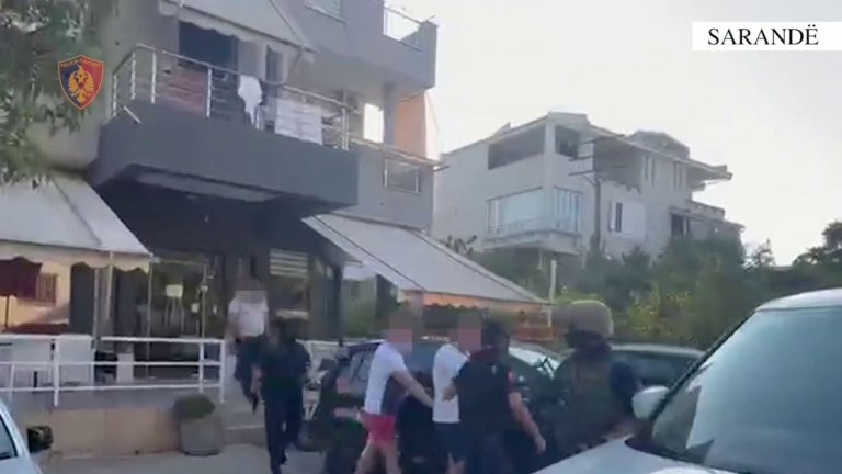Sarandë: 6 të arrestuar pas dhunimit të shefit të Krimeve, pezullohen edhe dy policë