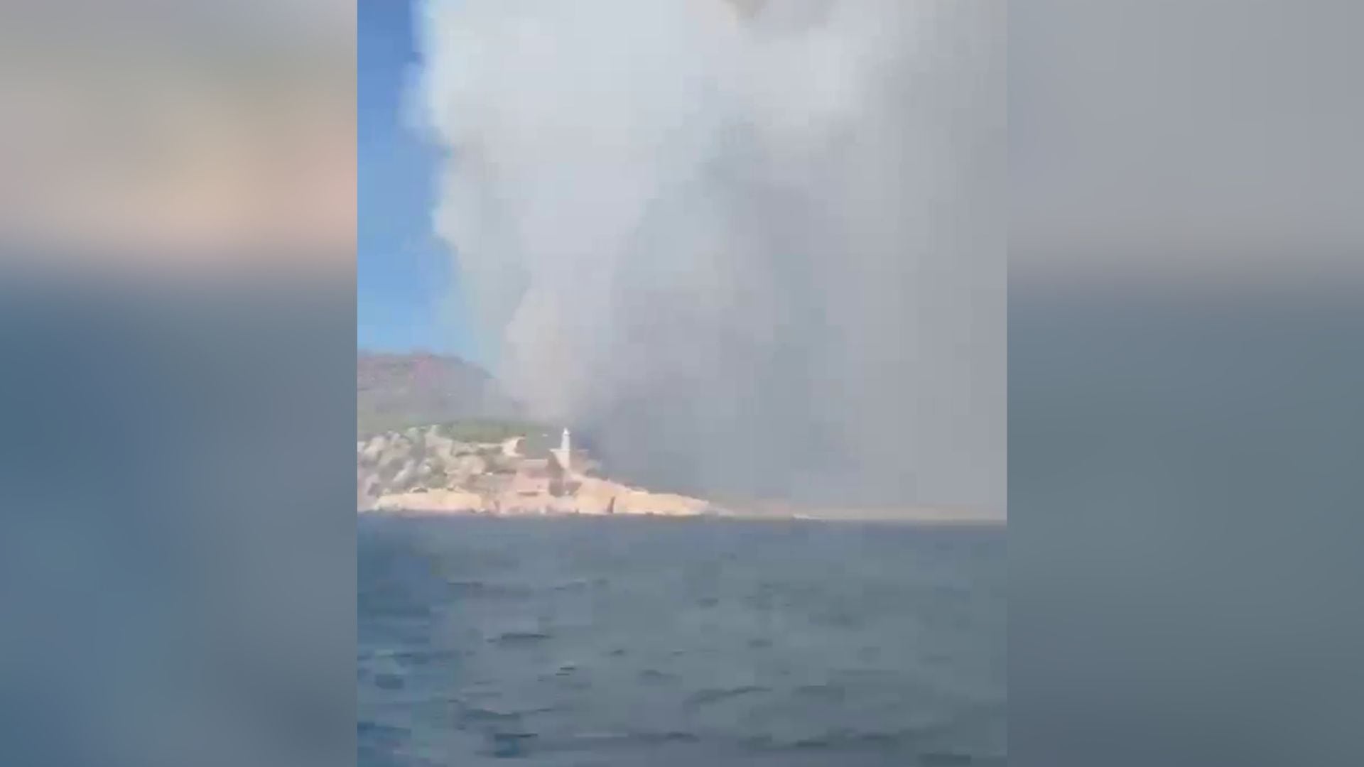 Zjarr në Salamina pranë Athinës, dy viktima dhe katër të plagosur mes evakuimeve
