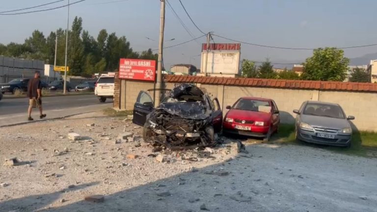 Aksident i rëndë në Prizren, dy të plagosur pas përplasjes me kamionçinë