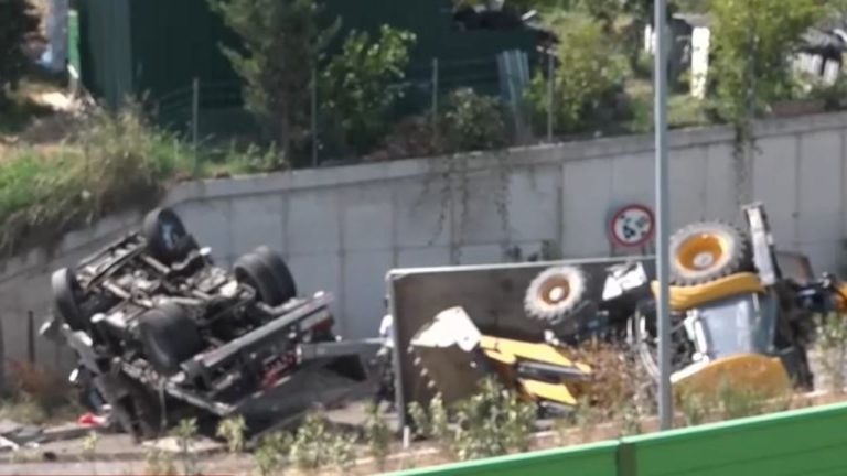 Aksident i rëndë në Unazën e Madhe pranë Farkës, përmbyset kamioni me karrotrec e fadromë
