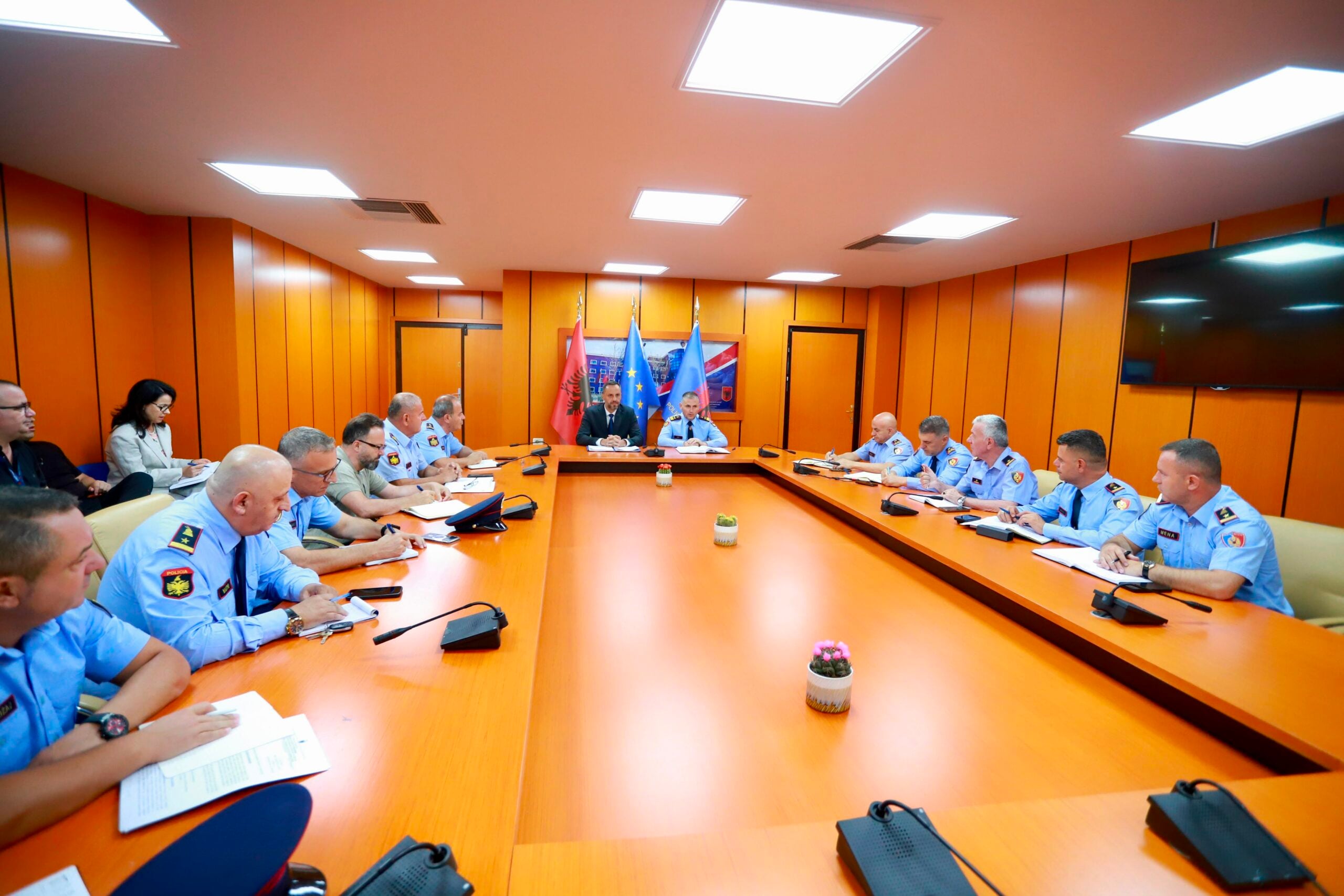 Lamallari paralajmëron njësi të re për krimet mjedisore, pas bilancit të rëndë të zjarreve