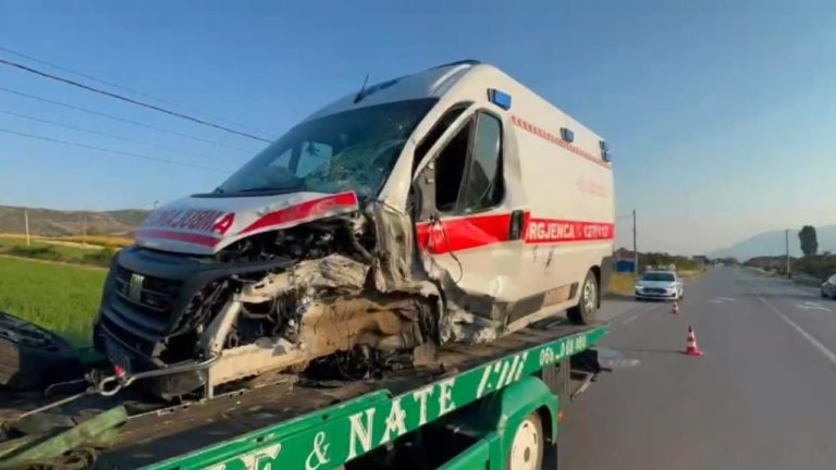 Aksident në Maliq pranë Sovjanit, përplaset autoambulanca me një makinë: një i plagosur