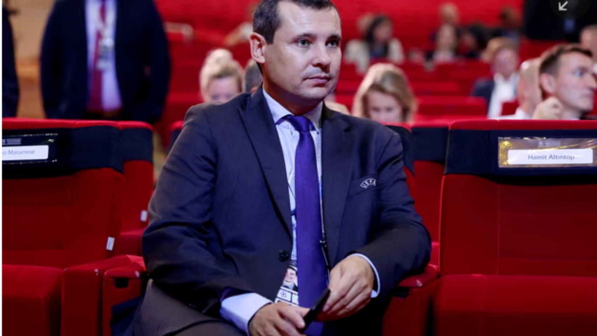 FIFA largon Kevin Lamour pasi kundërshtoi planin e Infantinos për të drejtat e Botërorit
