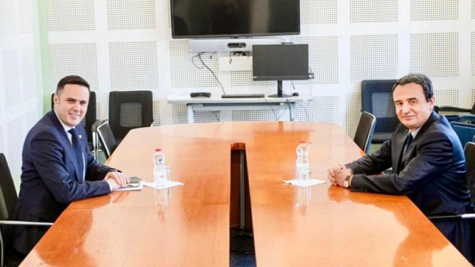 Kurti takon Abdixhikun për presidentin konsensual, në tryezë edhe Vjosa Osmani