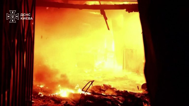 Sulm vdekjeprurës në Kharkiv, Zelensky paralajmëron Moskën: Do ta paguani shtrenjtë
