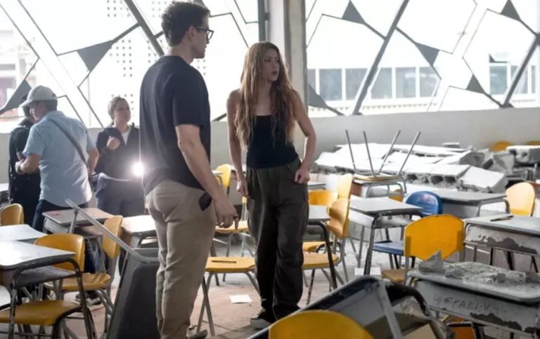 Shakira shkon në zonat e tërmetit në Kolumbi, premton 1.25 milionë dollarë për shkollat