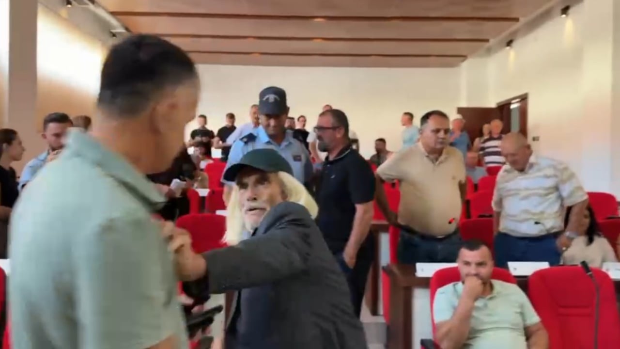 Tensione në Këshillin Bashkiak Maliq, mazhoranca braktis mbledhjen për Reformën Territoriale
