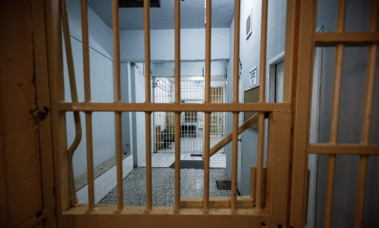Fire at Diavata prison in Thessaloniki sends three inmates to hospital