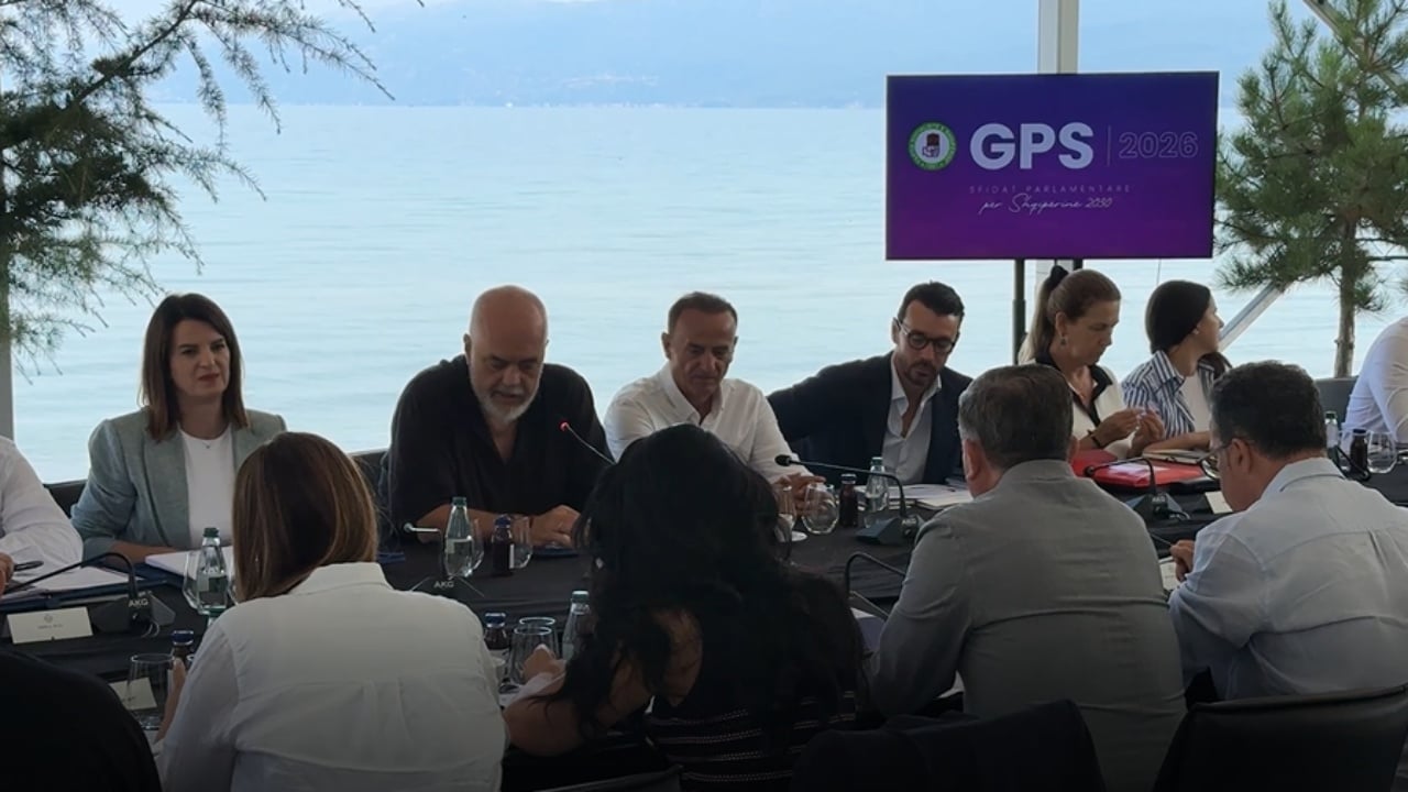 Pas 6 orësh takim në Pogradec, Rama kërkon riorganizim të rolit të ministrave dhe deputetëve