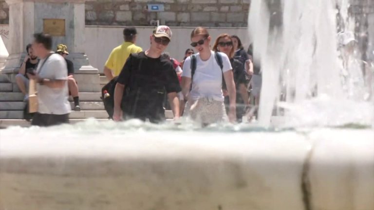 Vala e të nxehtit në Greqi kalon 40 gradë, parashikimet sinjalizojnë edhe shtator të nxehtë