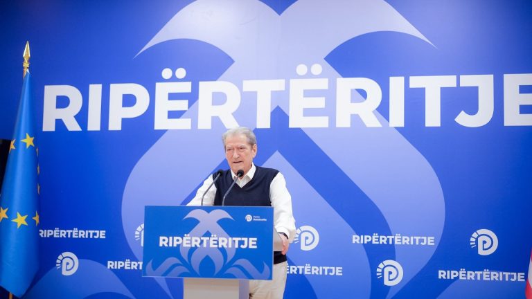 Berisha sulmon “Pasqyra Albania”: “Mur për të mashtruar”, paralajmëron abuzim me fondet