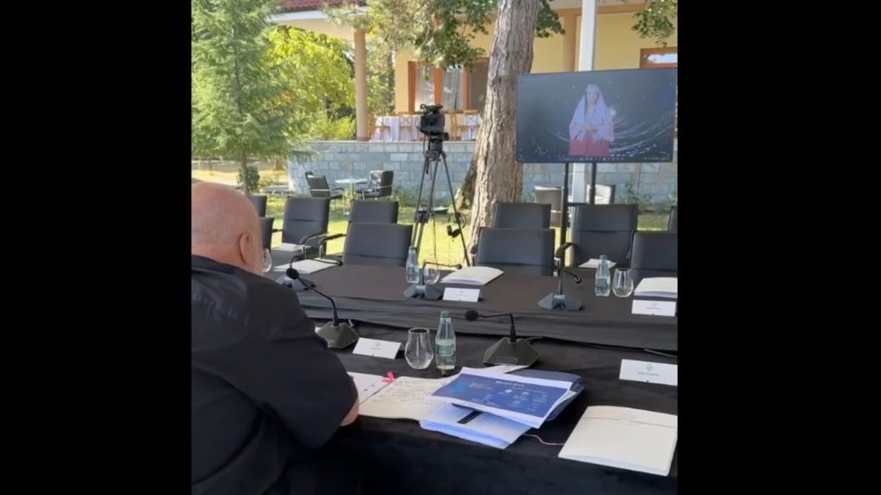 Rama publikon videon nga Pogradeci, Diella vlerëson Kumbaron mes takimit me ministrat