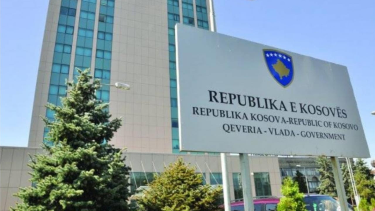 Opozita bllokon sërish hyrjen e Qeverisë në Kosovë, akuza të forta ndaj Kurtit