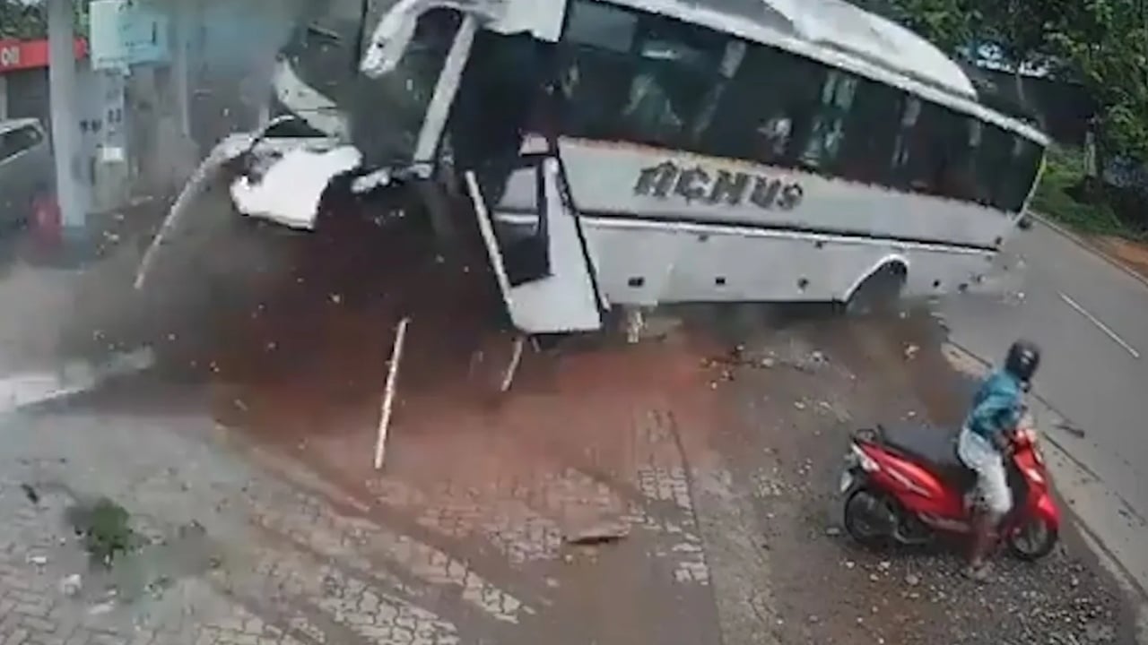 Aksident i rëndë në Indi: autobusi me 35 dasmorë përmbyset pranë një pike karburanti