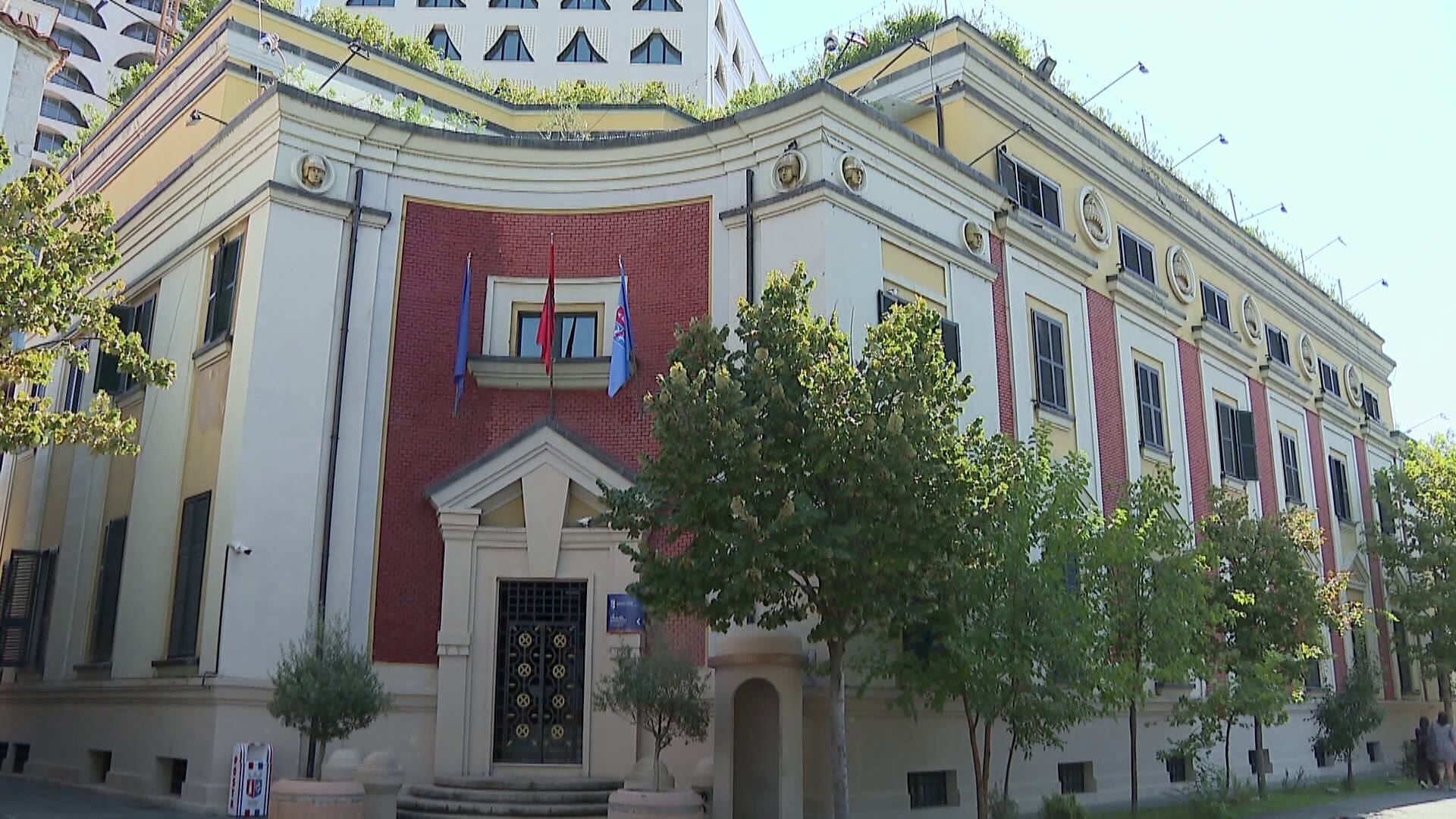 Bashkia e Tiranës pa drejtim të qartë: Veliaj në qeli, Ristanit i hiqen kompetencat