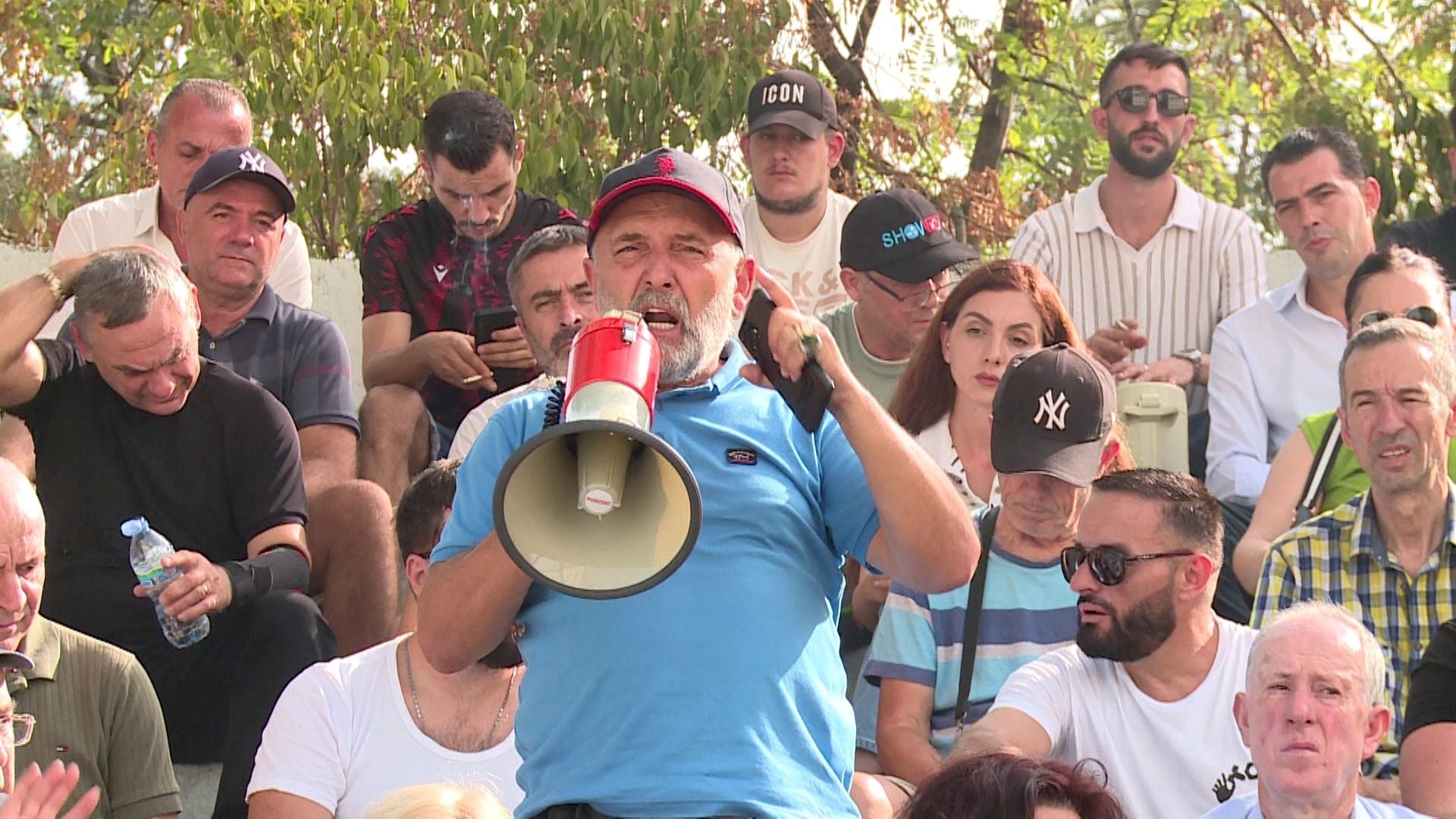 Përçarje në protestë, Alfred Cako kërkon drejtim të ri: “Mikrofon tjetër” kundër zërit aktual