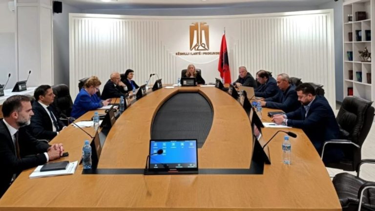Zgjedhja e Prokurorit të Përgjithshëm fut KLP-në në krizë: akuza, përjashtime dhe përplasje