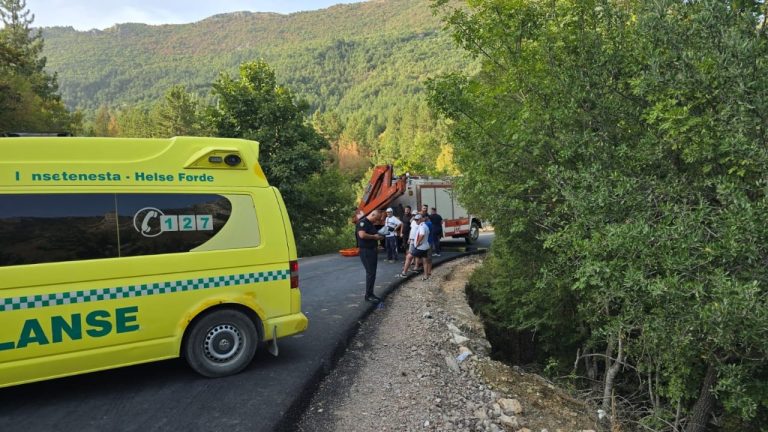 Aksident i rëndë në Mirditë, humb jetën një 20-vjeçar dhe dy të rinj nisen me helikopter në Tiranë