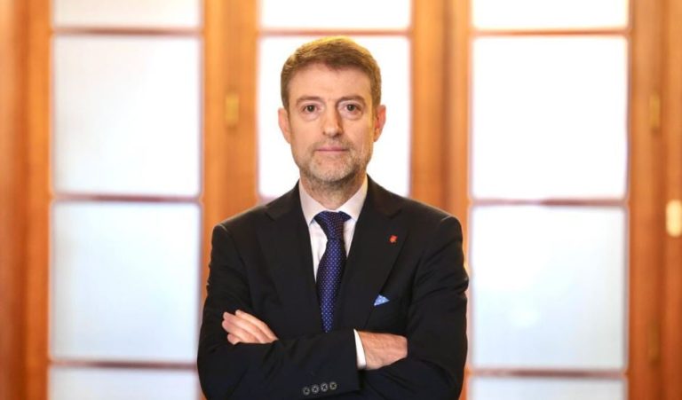 Ferit Hoxha njofton diplomaci virtuale dhe asistent online për shërbimet konsullore