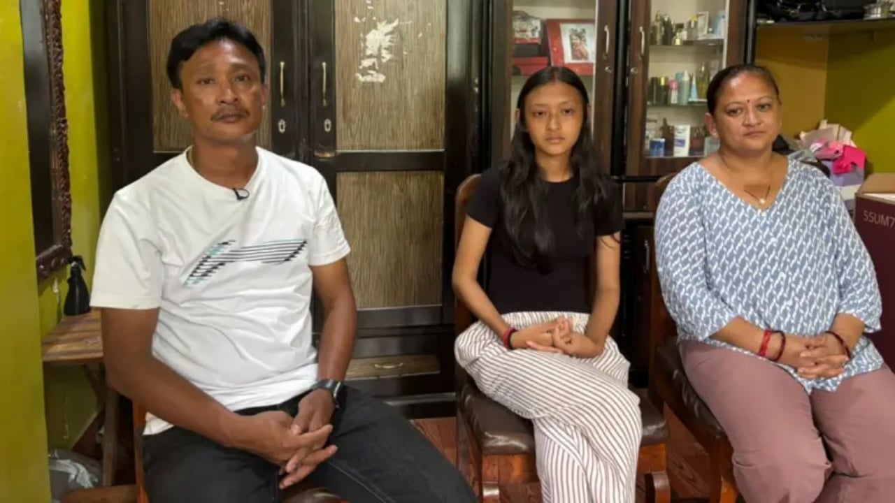 “Shpëtuam në 10 sekondat e fundit”/ Rrëfimi i nxënëses që i mbijetoi përmbytjes në Nepal