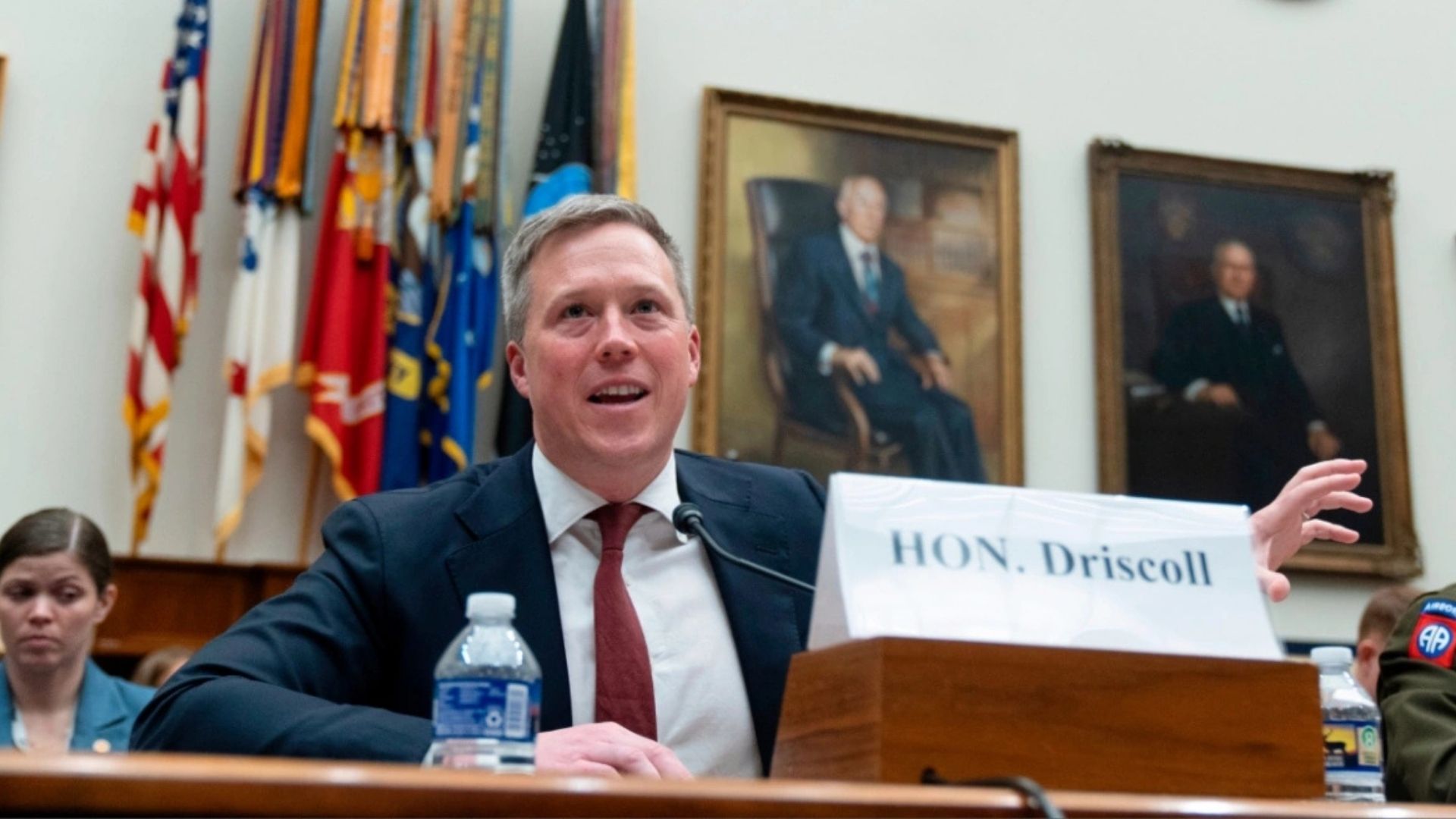 Dorëhiqet sekretari i Ushtrisë amerikane, tensione të forta në Pentagon pas përplasjes me Hegseth