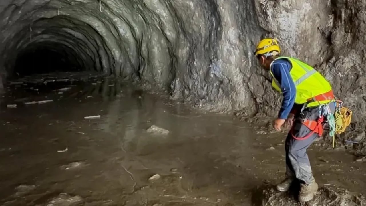 Nepali nën ujë e baltë: mbi 3,900 të zhdukur, qindra punëtorë të bllokuar në tunele