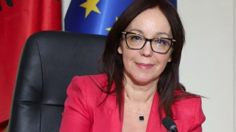 Kush është Klodiana Spahiu, ministrja e re e Shëndetësisë pas largimit të Evis Salës