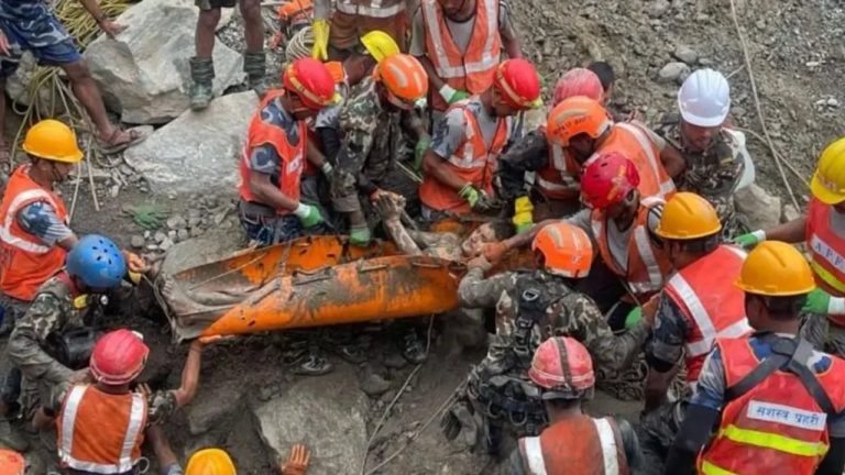 Nepal: dy punëtorë dalin gjallë nga tuneli pas 9 ditësh, ndërsa dhjetëra mbeten të bllokuar