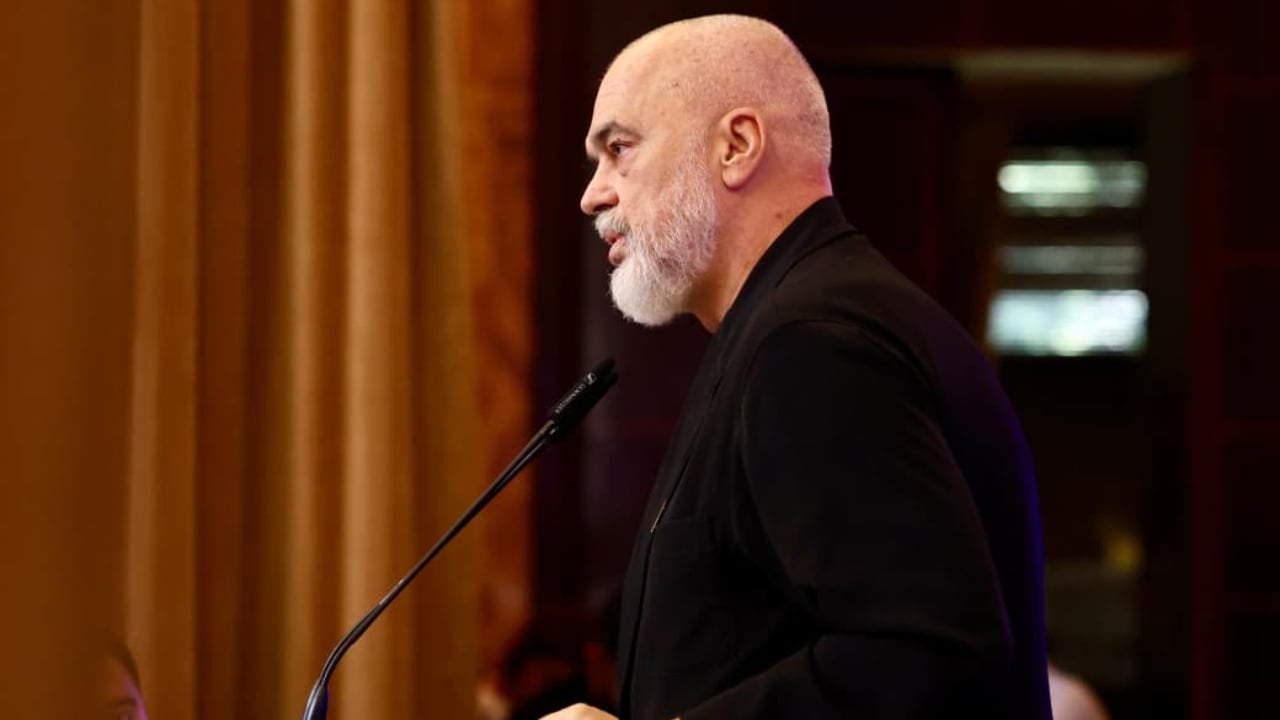 “Po qesh?” Rama tensionon mbledhjen e PS: “Kanë ardhur kohë të këqija”