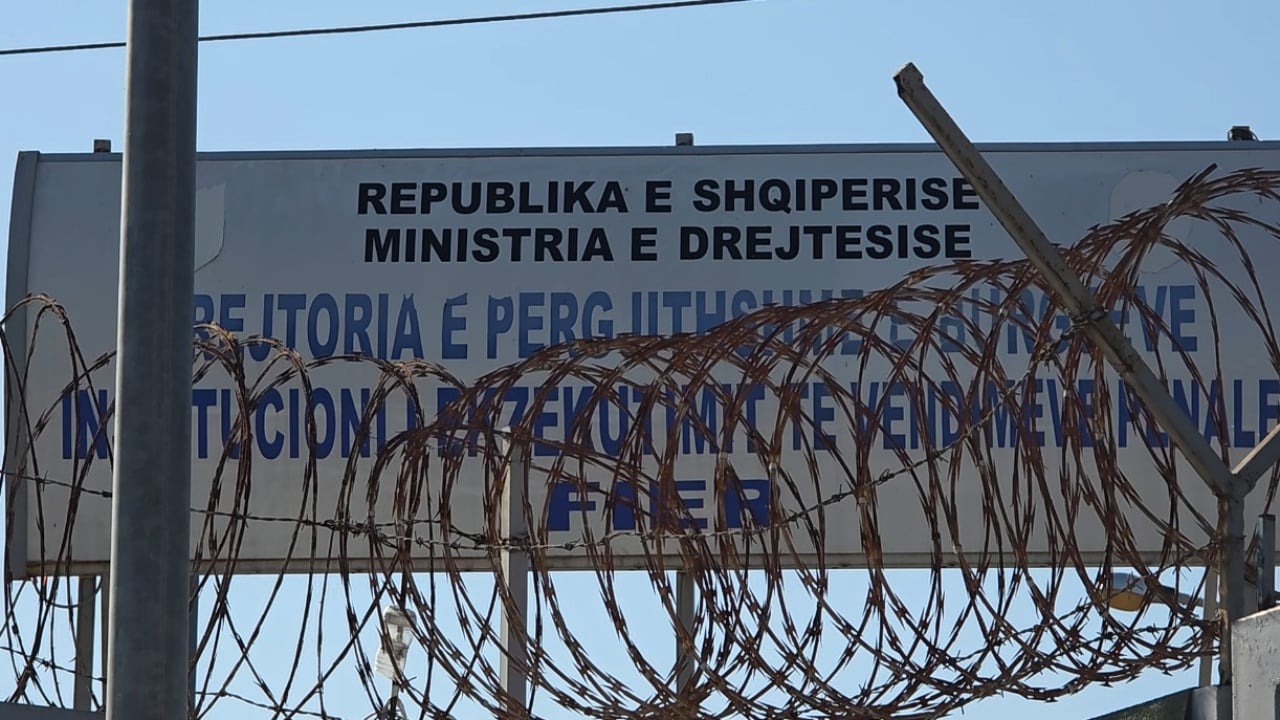 Zhduket prova në burgun e Fierit, pezullohen 4 punonjës pas humbjes së celularit