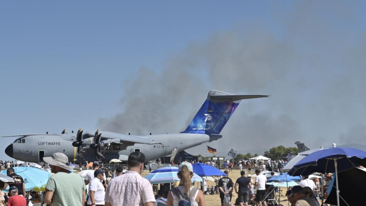 Rrëzohet avioni ushtarak Phantom në Greqi gjatë airshow-t, shpërthim pas përplasjes