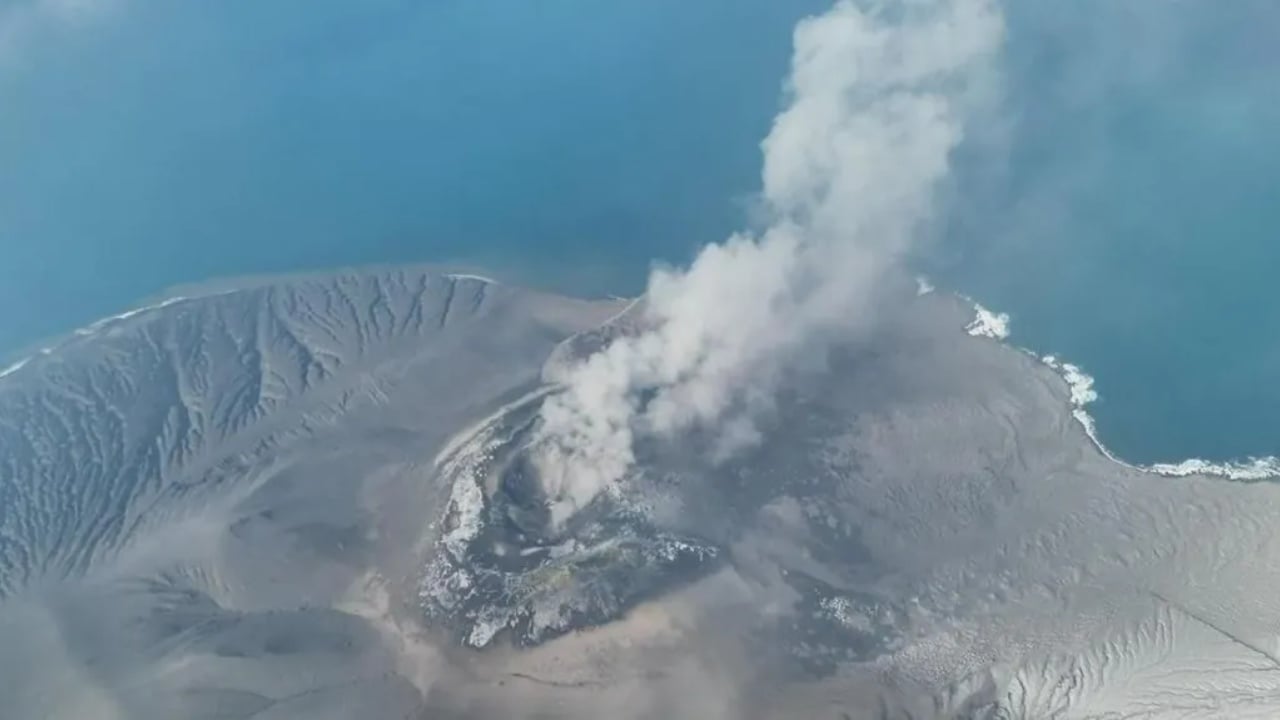 Shpërthen Anak Krakatau në Indonezi, 209 fluturime pezullohen dhe mijëra mbeten në pritje