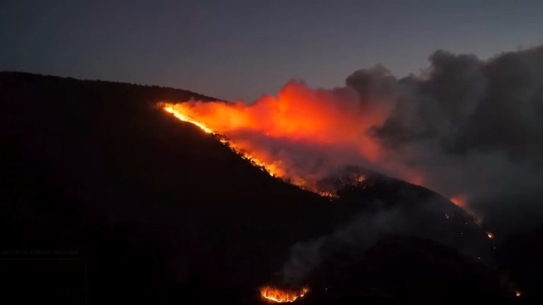 Zjarret në Shqipëri, 14 vatra ende aktive: operacione nga ajri dhe toka në disa qarqe