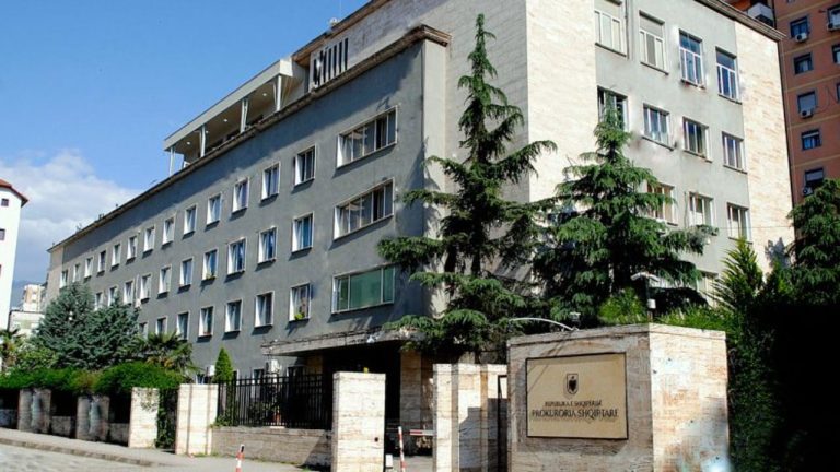 Ngërçi i pagave në drejtësi, prokurorët drejt padisë civile; në lojë edhe kallëzim ndaj Financave