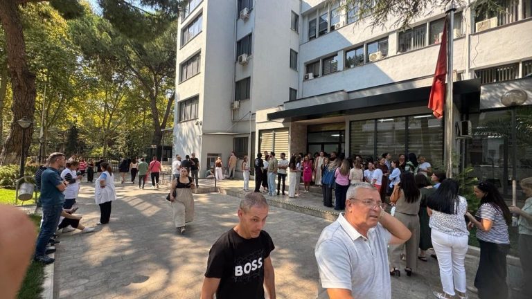 Administrata e Gjykatës së Tiranës përballë bllokimit të pagave: kërkesë urgjente për ndarje nga debati i magjistratëve