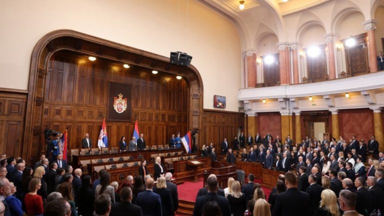 Vuçiç shpërndan Parlamentin në Serbi dhe çon vendin në zgjedhje të parakohshme më 25 tetor
