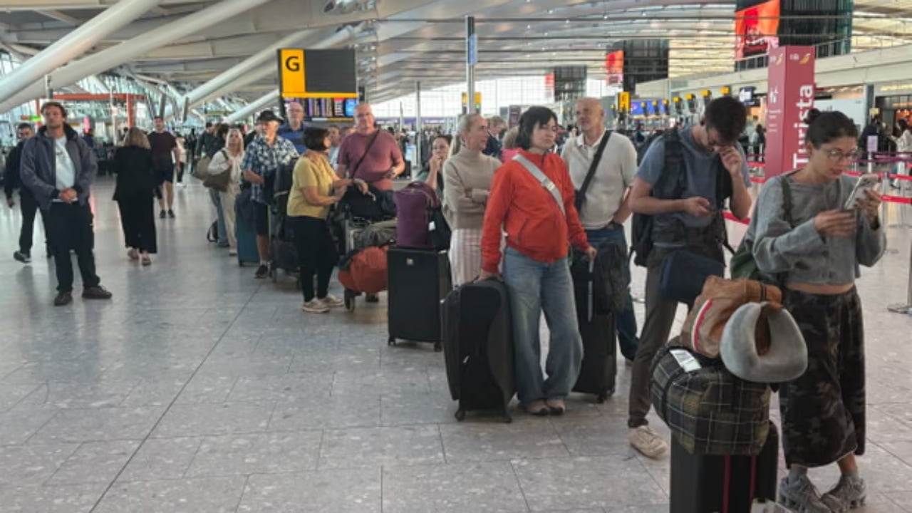 Kaos në fluturimet britanike, afro 2100 anulime dhe presion mbi shefin e trafikut ajror