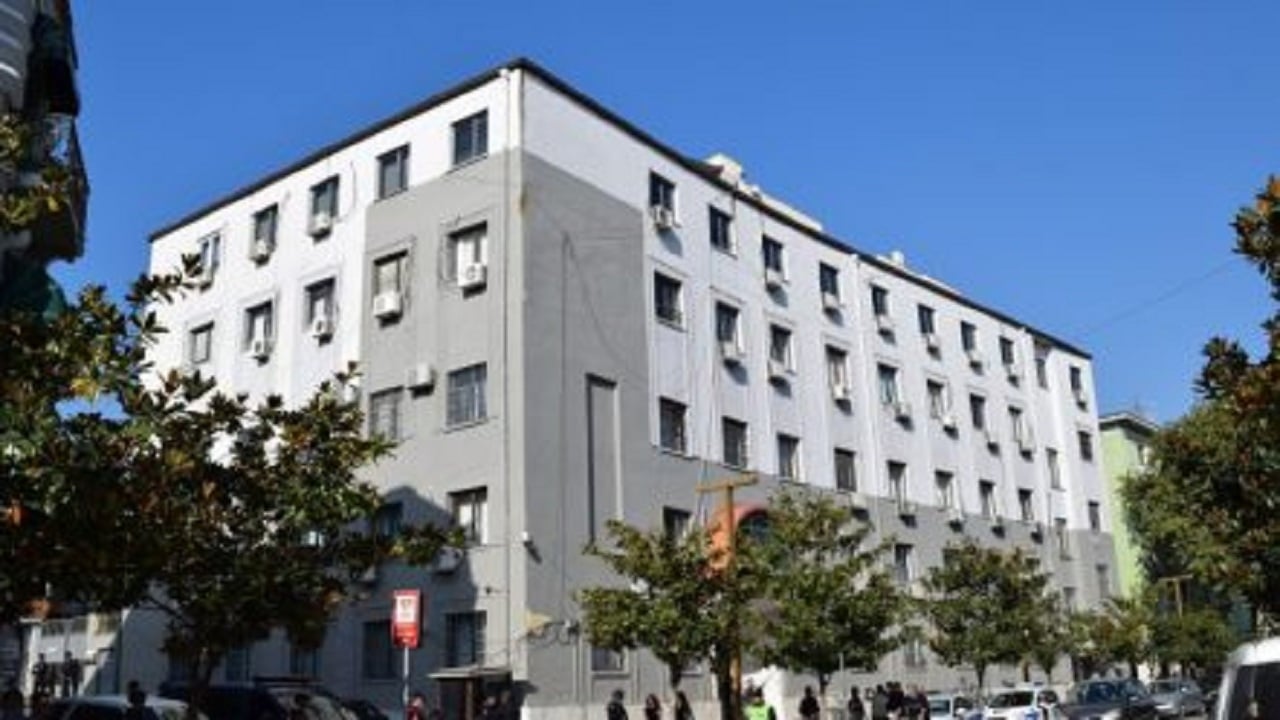 Pagat dhe mungesat bllokojnë Gjykatën e Durrësit, po trajtohen vetëm çështjet urgjente