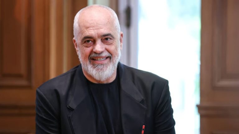 Rama mbledh PS te “Vila e Kuqe”: ankesa me AI dhe premtimi per “degjimin” e qytetareve