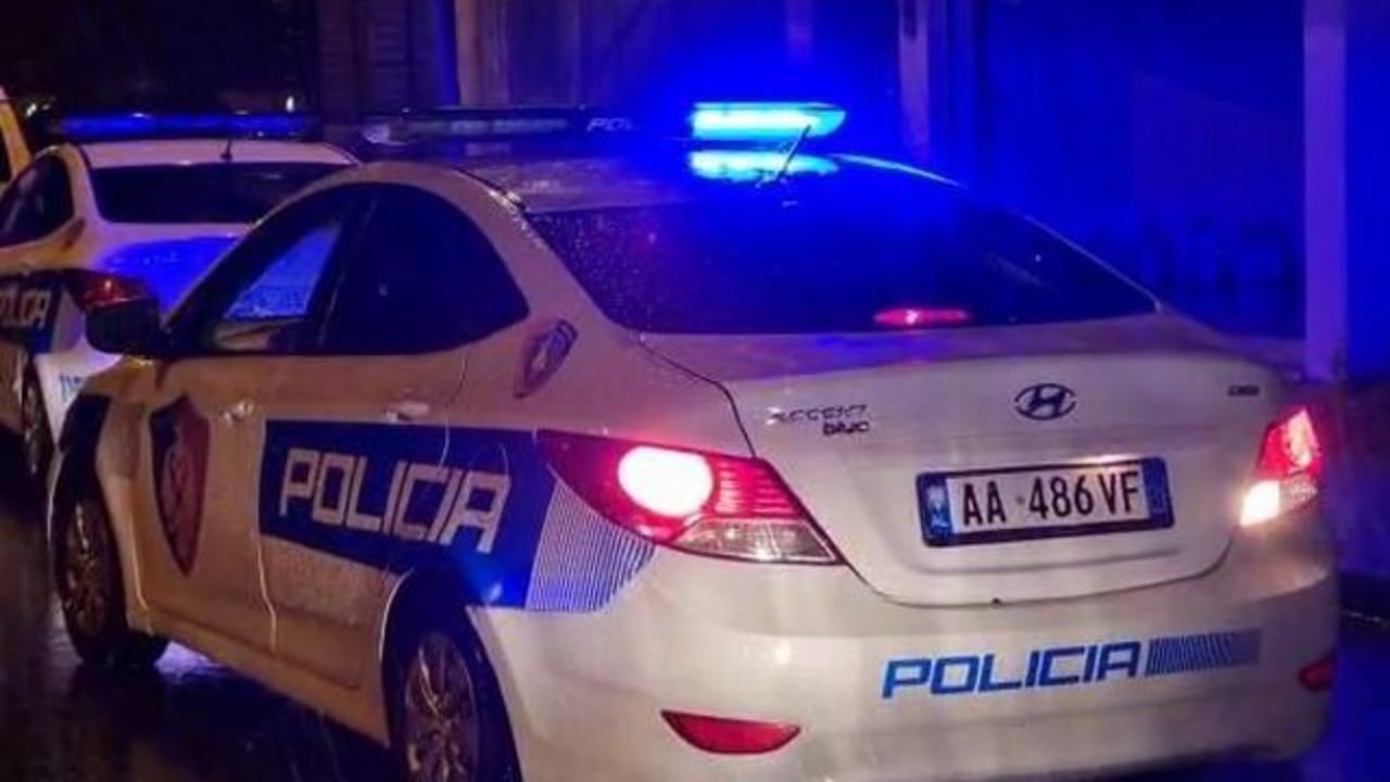 Vidhet një automjet në Pogradec, policia thotë se arrestoi autorin pak minuta më pas