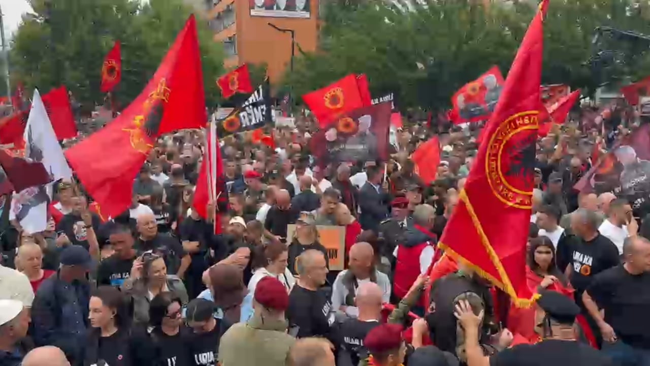 Marshi për Liri në Prishtinë, mijëra në shesh para vendimit për ish-krerët e UÇK-së