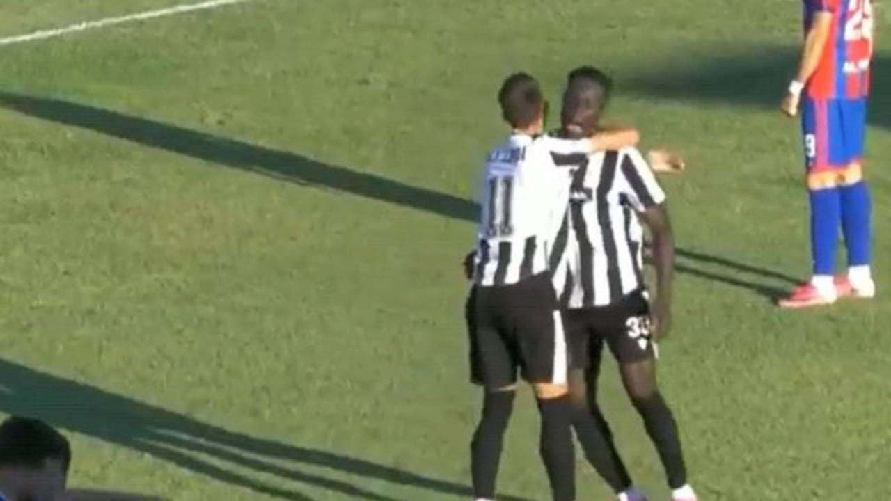 Kaos në Laç-Vllaznia, ndeshja shkon 110 minuta dhe vendoset pas kartonit të kuq